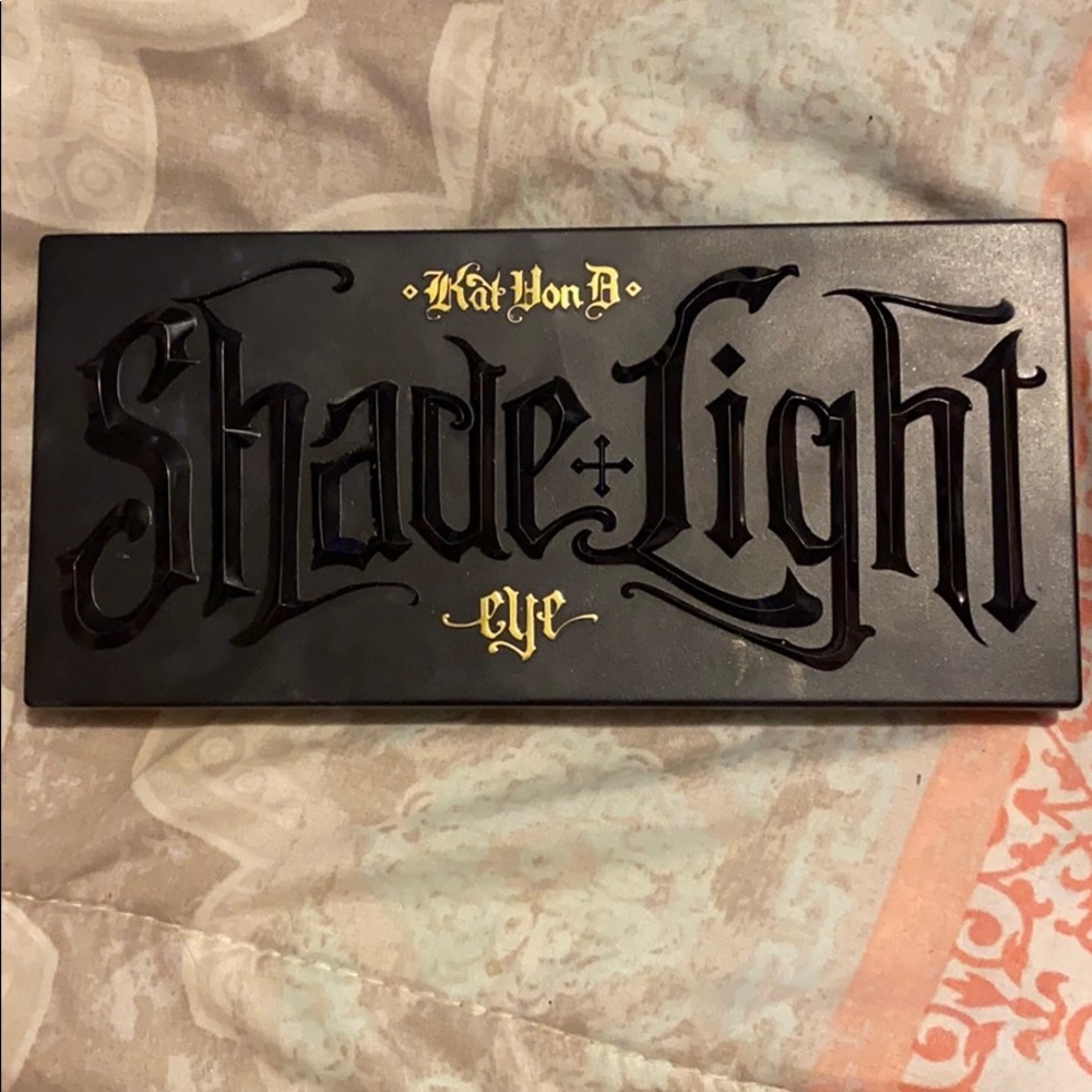 Kat Von D Shade and Light eyeshadow pallet